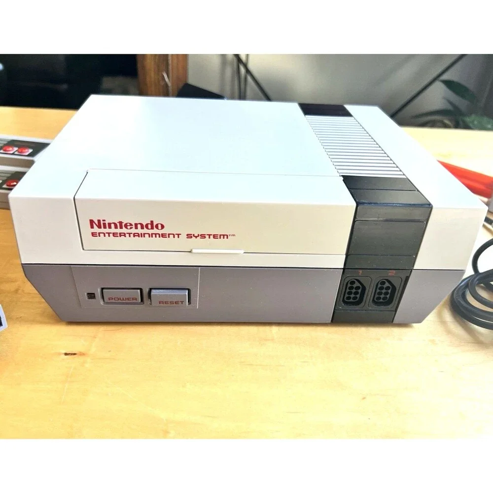 Nintendo ES Console Duck Hunt Super Mario 3 2 Controllers Cables & Zapper Tested - Picture 3 of 13
